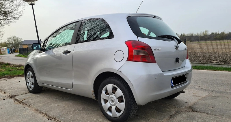 Toyota Yaris cena 9900 przebieg: 178000, rok produkcji 2007 z Zabrze małe 106